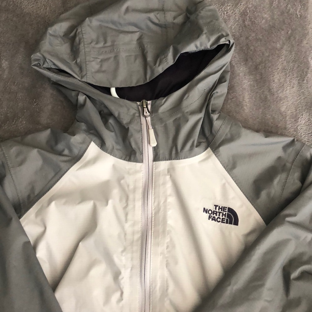 North face gray & purple windbreaker(M in women’s)
